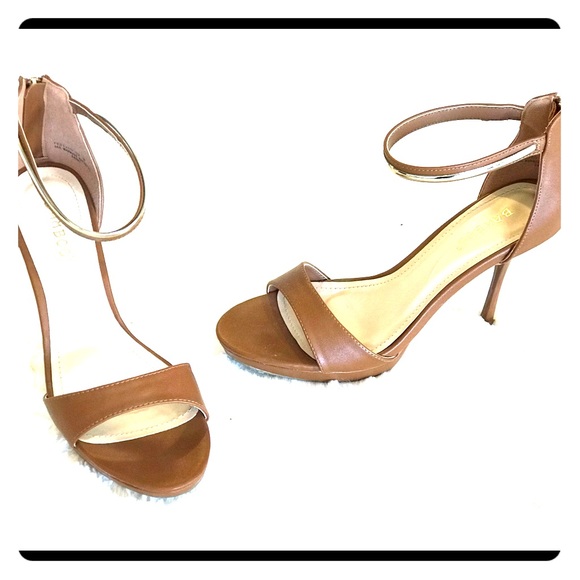 BAMBOO Shoes - Open toe sandal with gold accent